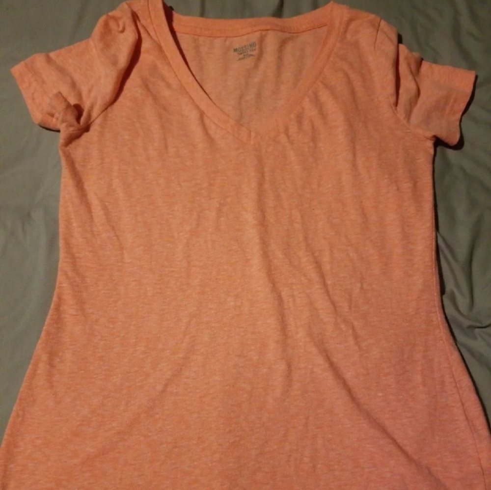 MOSSIMO T SHIRT
